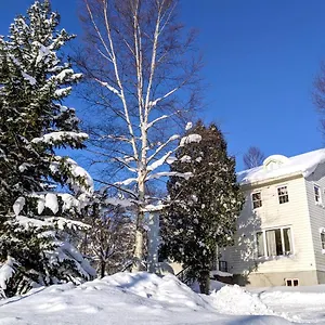 Banff - 6 Bedroom 6 Bathroom Niseko